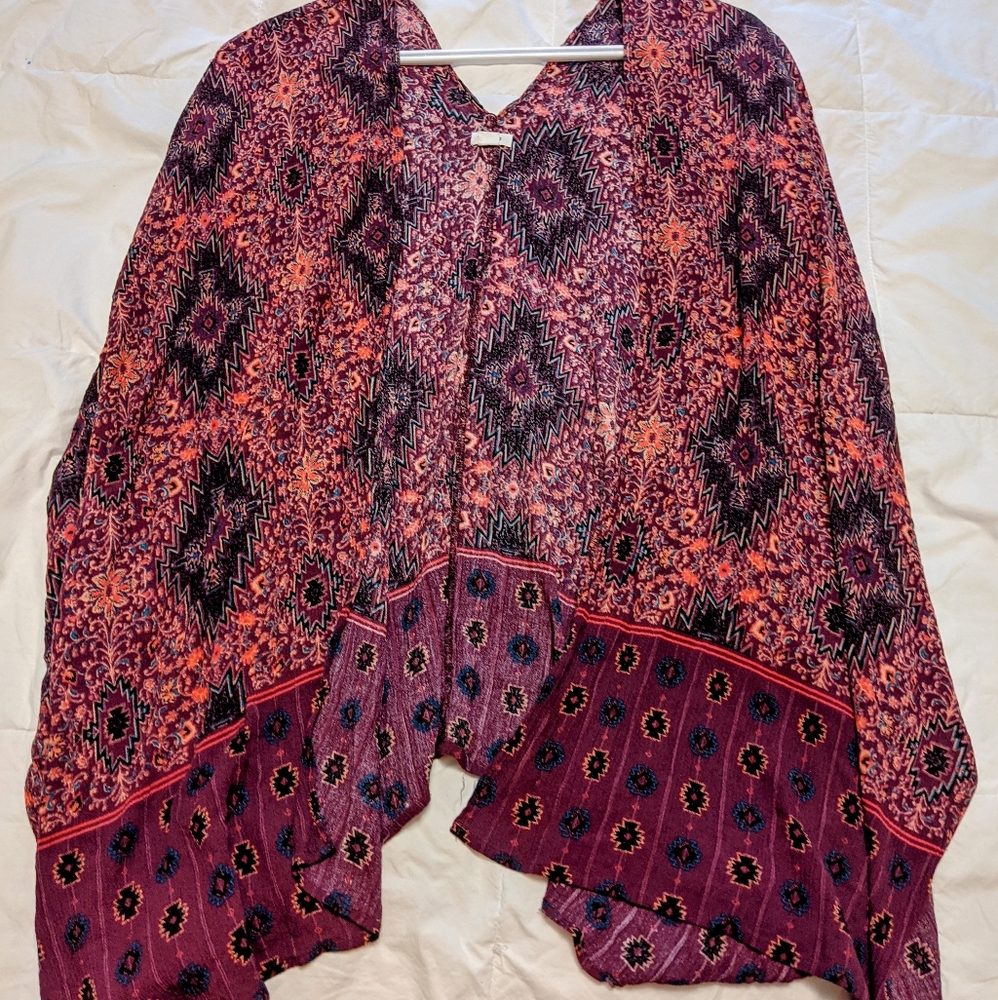GARAGE Patterned Shawl - Picture 4 of 6